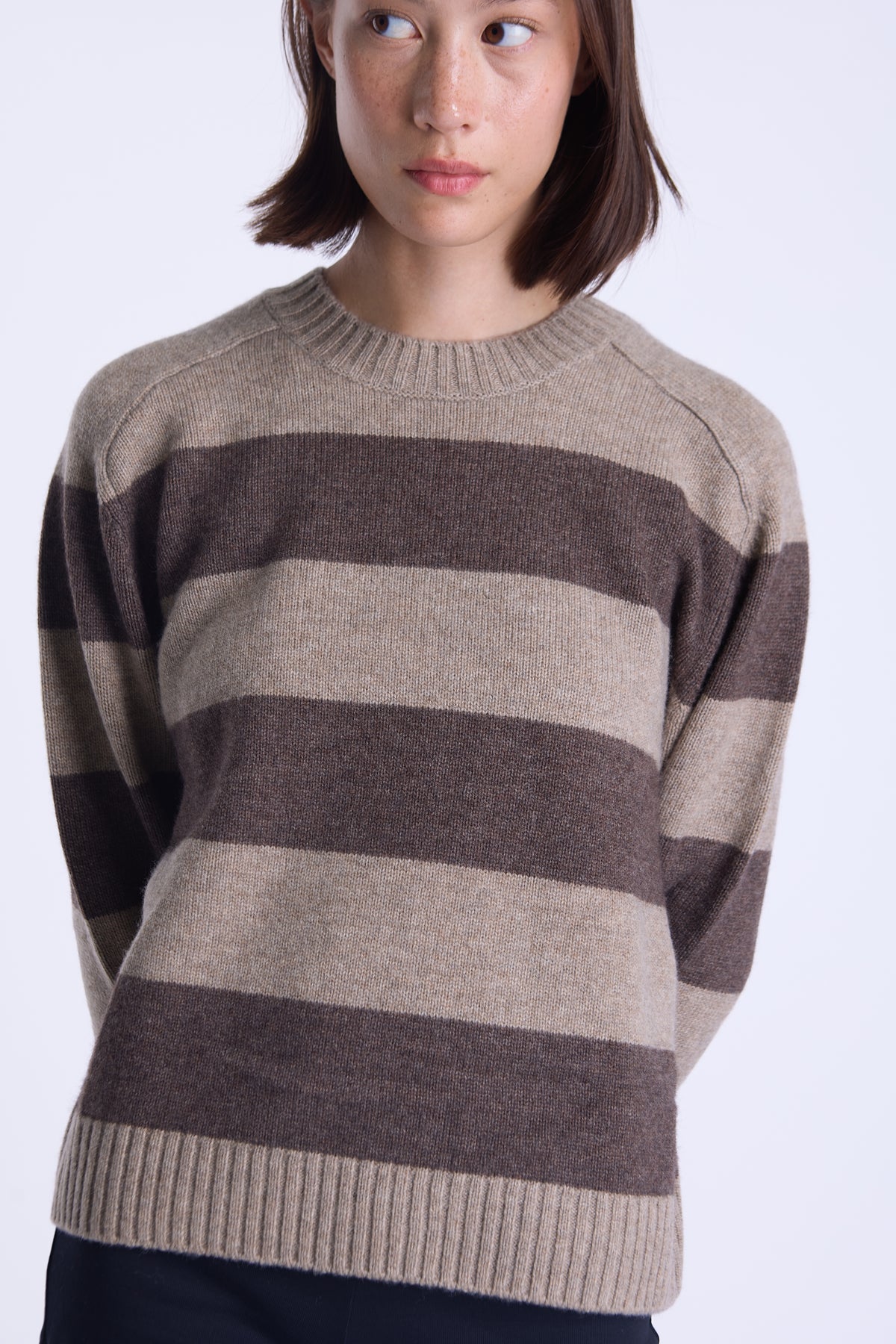 colour:brown | close