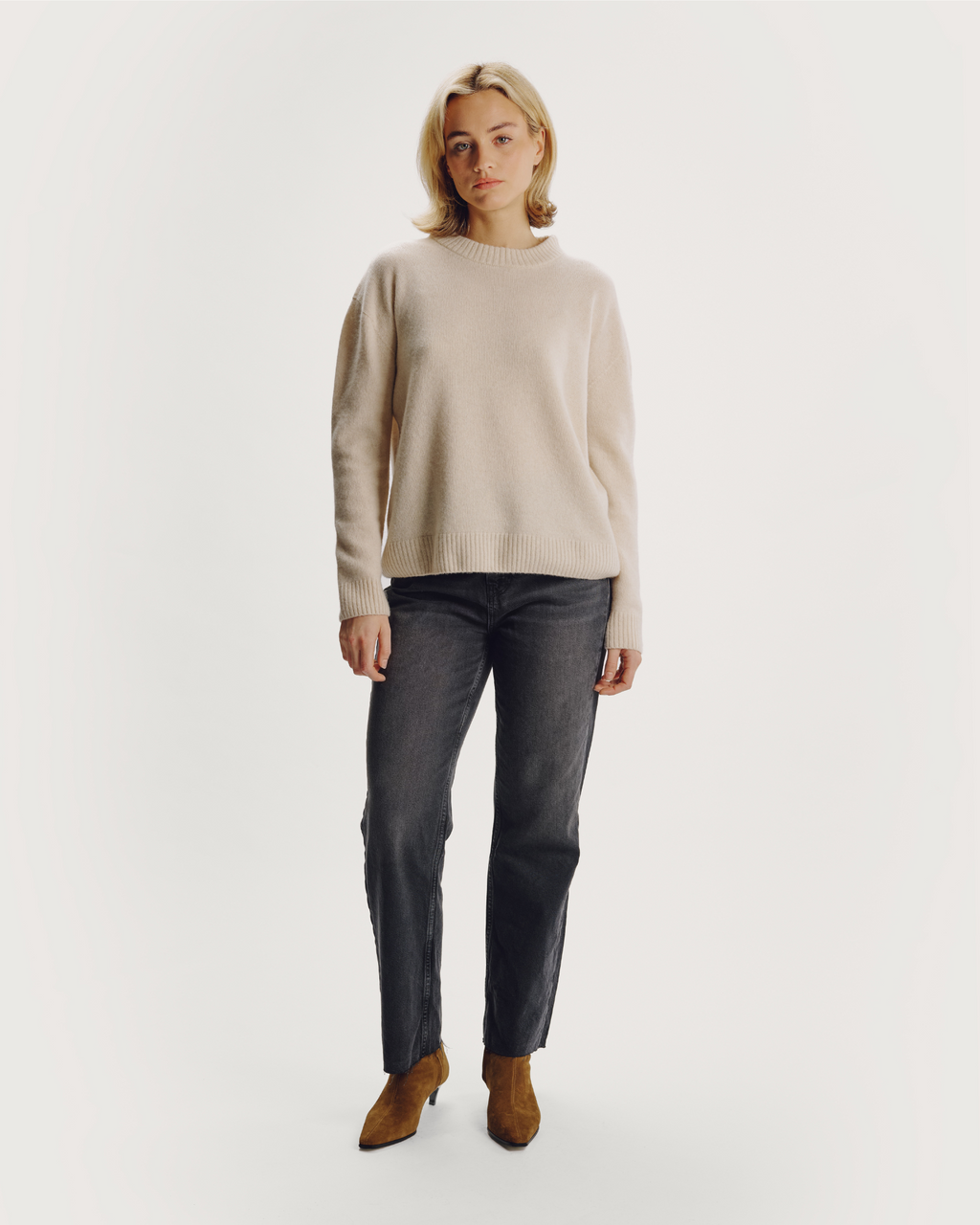 colour:almond | front